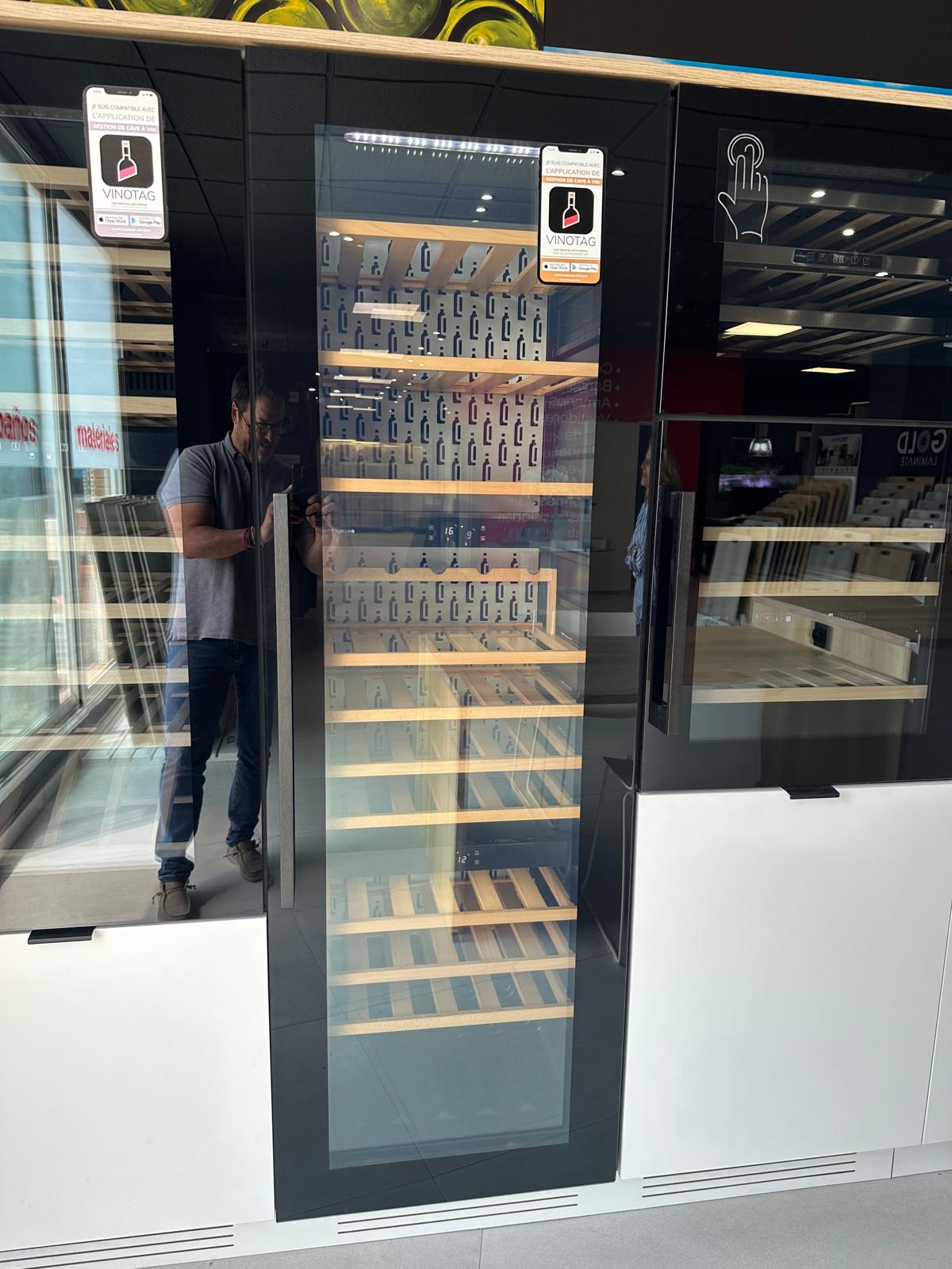 Vinoteca 97 botellas detalle